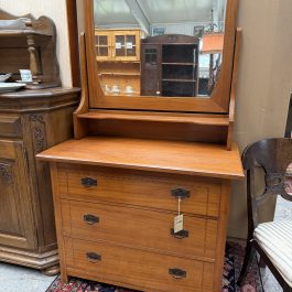 Komoda z lustrem toaletka