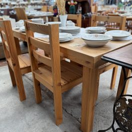 Stół z krzesłami lite drewno